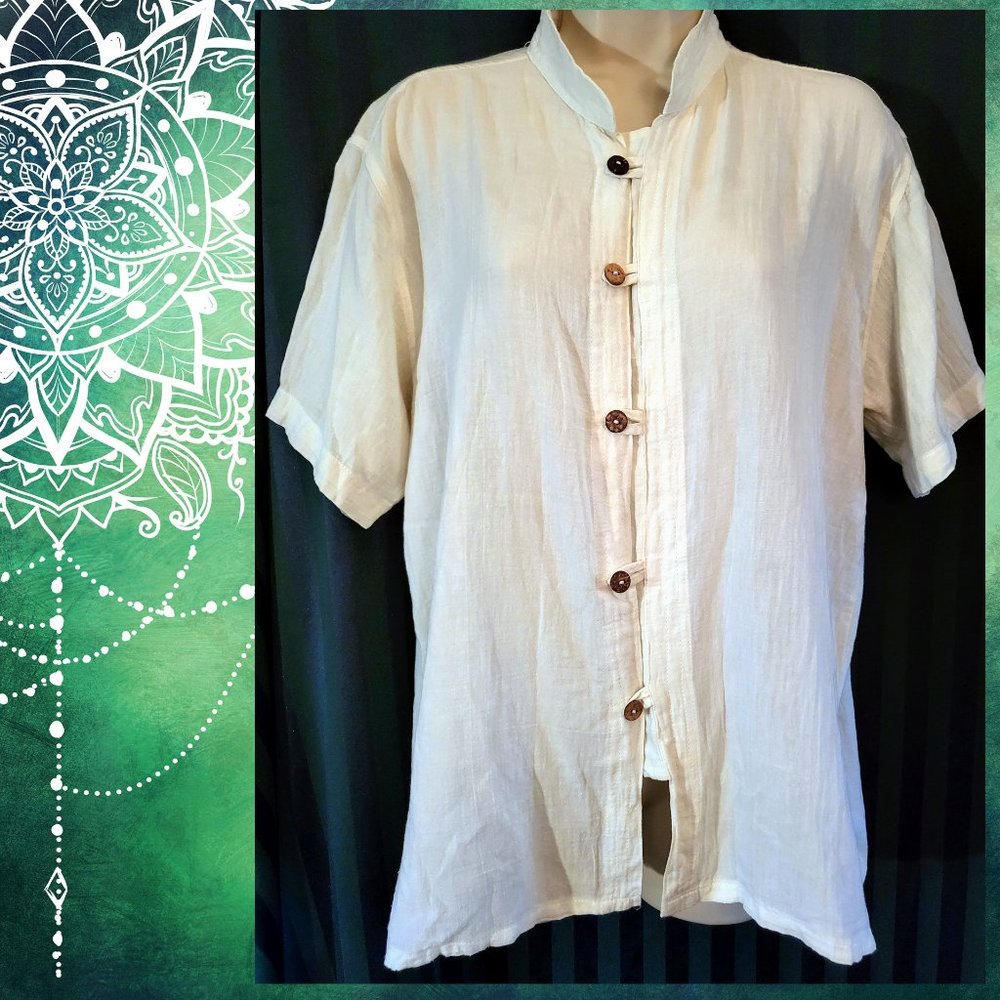 Light and Soft Size M Top with Loop Buttons